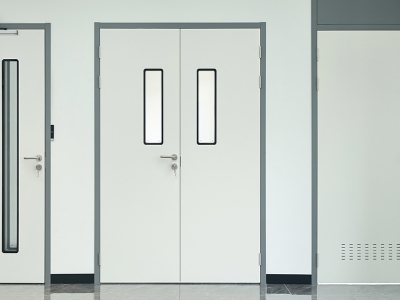 Manual airtight swing door